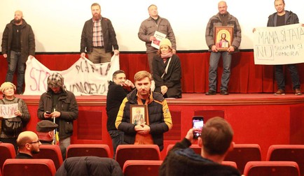 Lungmetrajul a fost inspirat din protestul anti-gay de la Muzeul Țăranului Român din București | Foto: Facebook