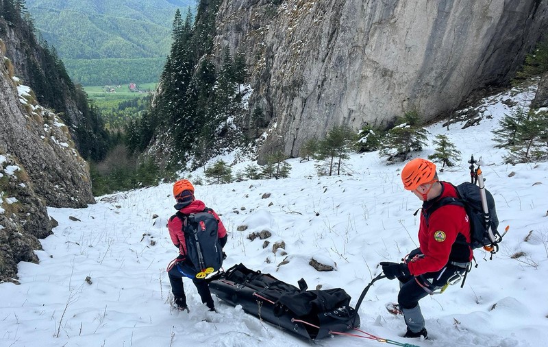 Un turist american a murit în Piatra Craiului, după ce a căzut de la o înălțime de 400 de metri