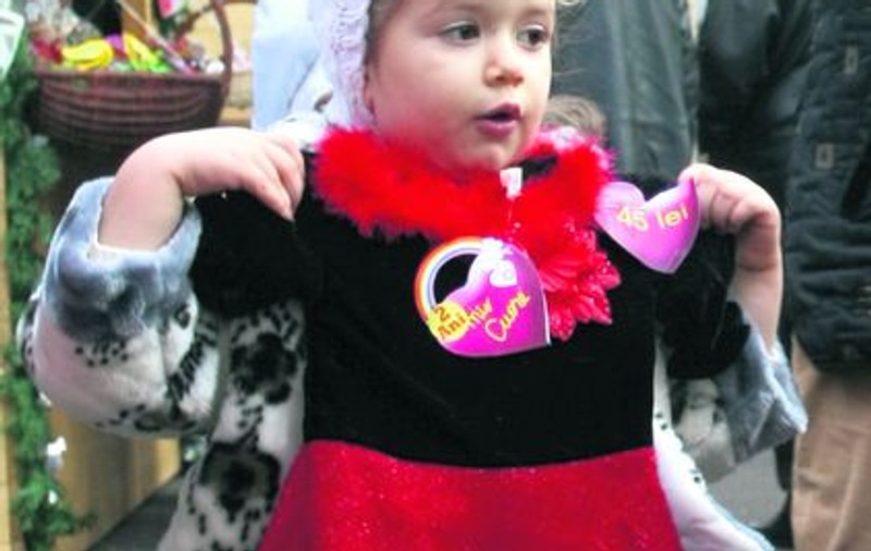 "Mami, vreau rochiţă de Crăciuniţă"