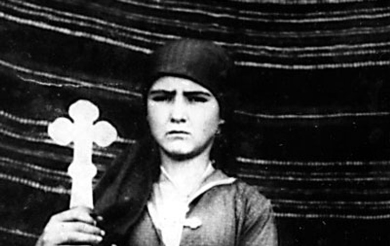 PUTEREA VINDECĂTOARE a FECIOAREI de la PAREPA! Cum a REUŞIT FETIŢA de 12 ani, din PRAHOVA, care l-a VĂZUT pe DUMNEZEU să CONSTRUIASCĂ O BISERICĂ