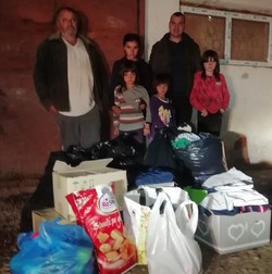 Asociatia Şansa Ta a dus deja primele pachete cu haine şi alimente familiei Mocanu