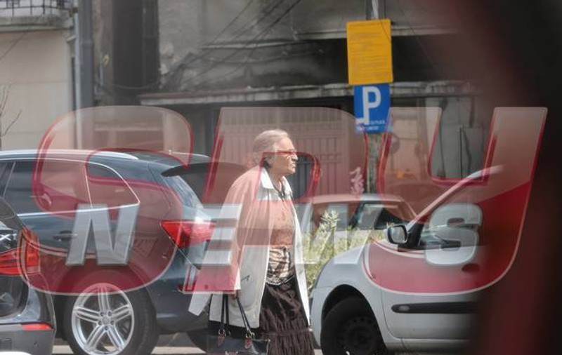EXCLUSIV | Îi veghează somnul de teamă să nu se oprească din respirat. Mama lui Cotabiţă face nopţi albe la căpătâiul artistului