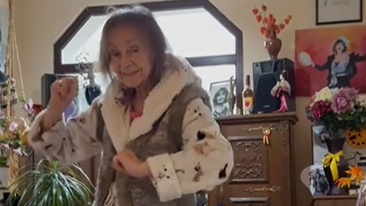 Marina Voica, dans viral pe TikTok la 89 de ani