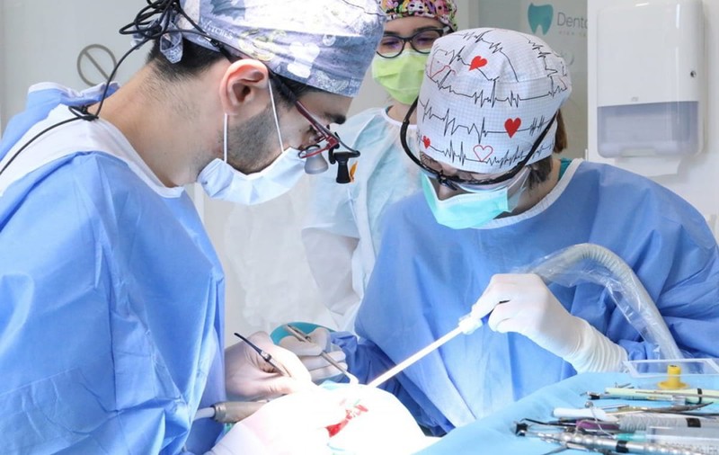 Implant dentar și dinți ficși într-o zi - află mai multe despre implant dentar de ultimă tehnologie