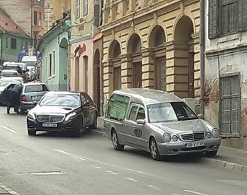 Soacra lui Klaus Iohannis a murit. Președintele a ajuns la priveghi / FOTO