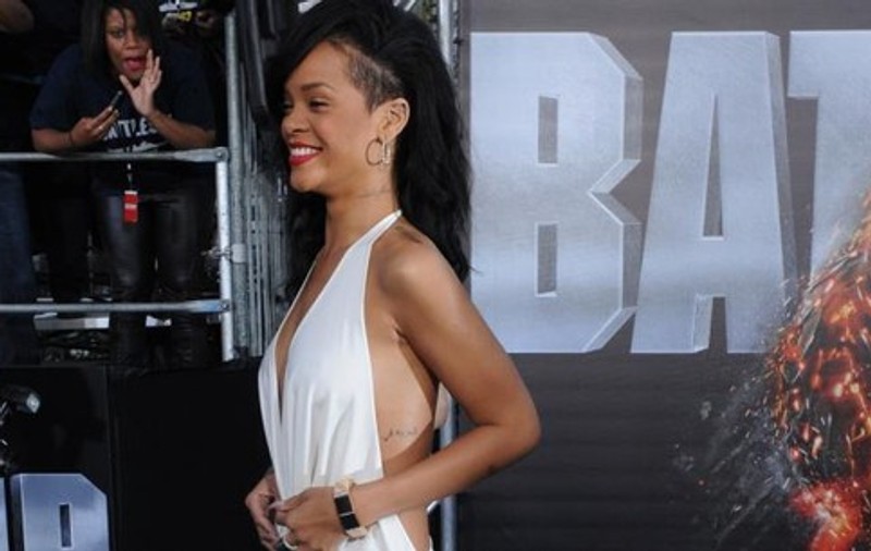Uite cum se menţine Rihanna în formă!