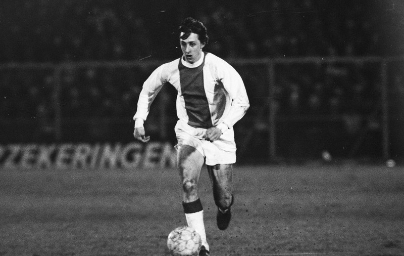 Un mare fotbalist român se mândrește cu autograful primit de la Cruyff: ”Zeii nu mor, ei rămân pe veci în inimile noastre!” / VIDEO