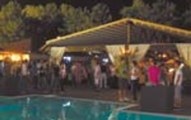 Petreceri la piscina