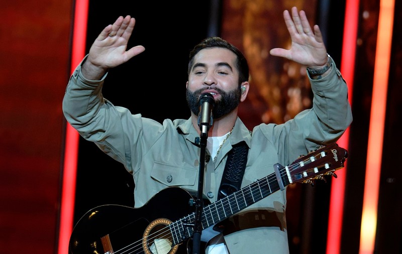 Cântărețul francez Kendji Girac, vedetă a emisiunii The Voice, s-a împușcat în piept, din greșeală, și a fost dus în stare gravă la spital