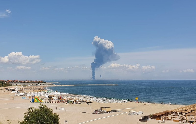 Primele imagini după explozia de la Rafinăria Petromidia din Năvodari