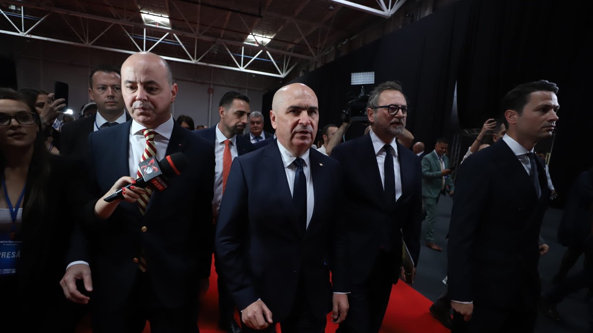 Ilie Bolojan la Congresul Extraordinar PNL din 21 Iunie, însoțit de alți lideri din PNL