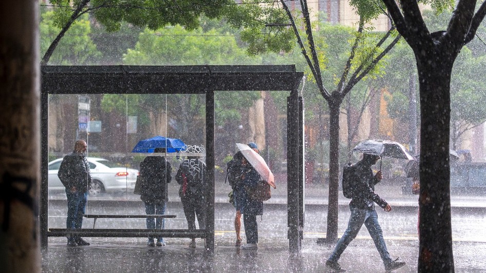 Schimbările climatice amplifică intensitatea și pericolul furtunilor, modificând traiectoria acestora și expunând mai multe comunități la riscuri majore.