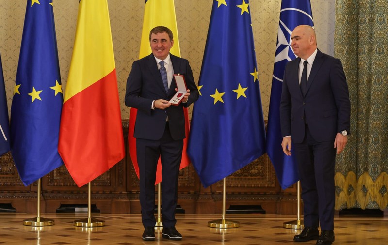 De ce a lipsit Ianis Hagi de la Palatul Cotroceni, unde Gică Hagi a fost decorat de Ilie Bolojan
