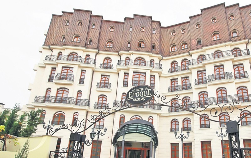 Hotel şi teren de cricket de 15.000.000 €