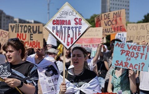 Studenții și elevii, pentru a treia zi în stradă. Protestele încep în această seară în Piața Universității