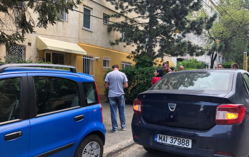 O profesoară de fizică din Constanța și fiul ei de 18 ani au fost găsiți morți în casă