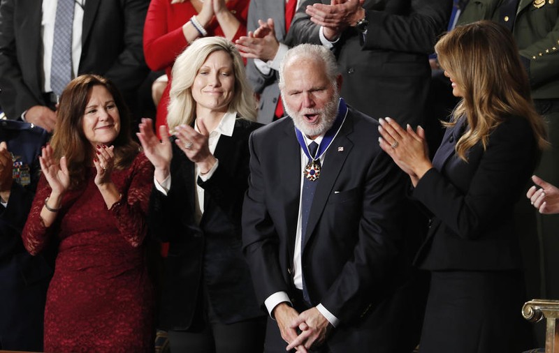 Rush Limbaugh, legenda conservatoare a radioului american, a murit la 70 de ani