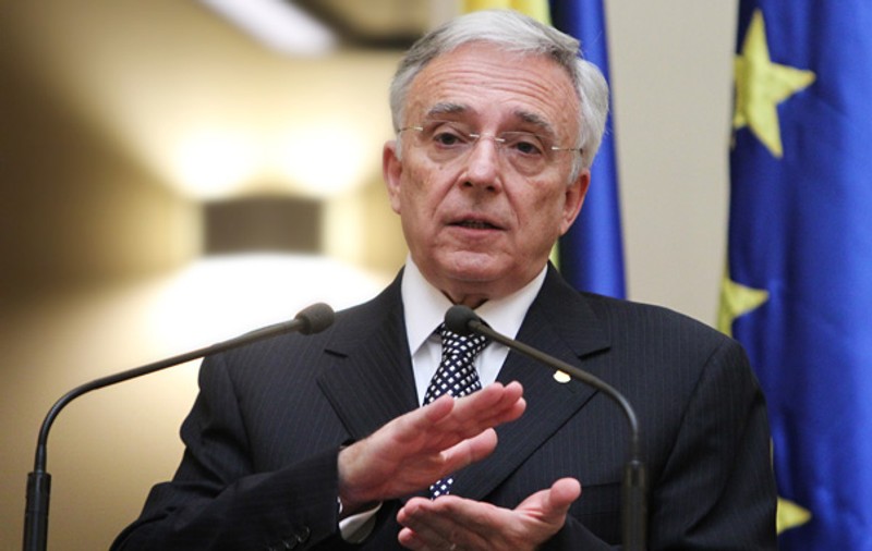 Isărescu despre un eventual curs de 5 lei/euro: "O asemenea prognoză suferă. Aş spune că suferă rău"