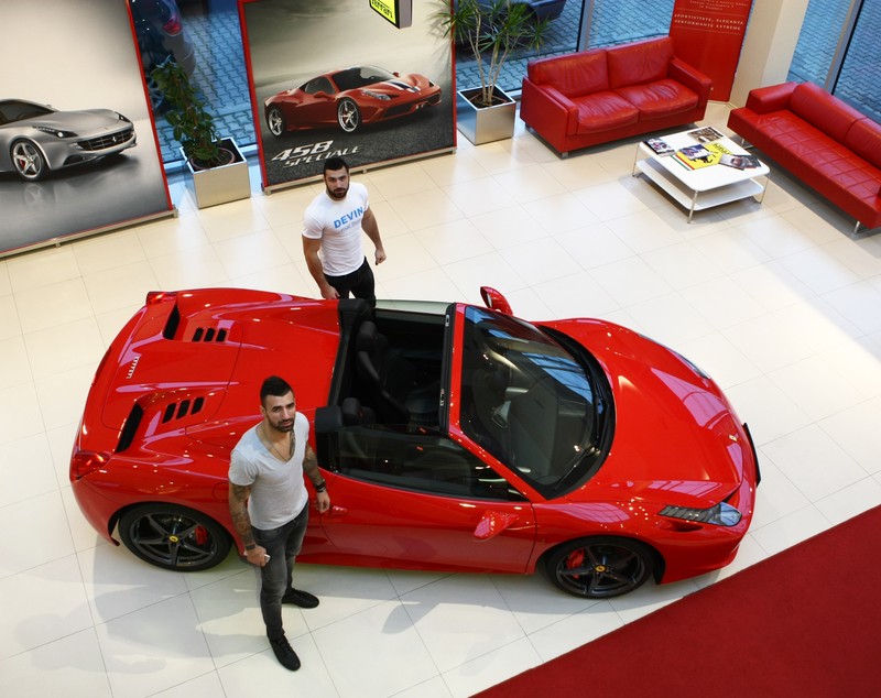 GALERIE FOTO / Fraţii Stoica s-au pregătit pentru gala de la Monza testând un Ferrari