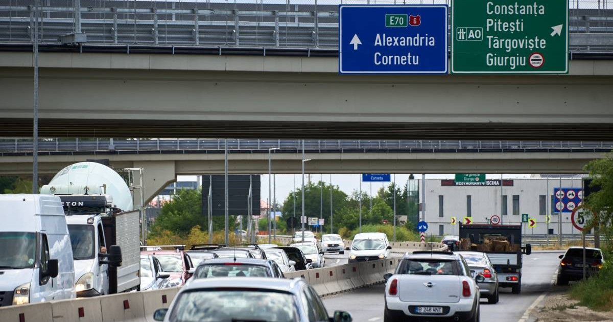 O șosea aglomerată din România, unde șoferii trebuie să plătească obligatoriu rovinietă