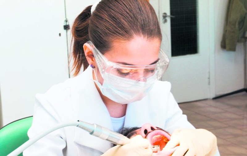 «Nu mai am nici un dinte din cauza parodontozei»