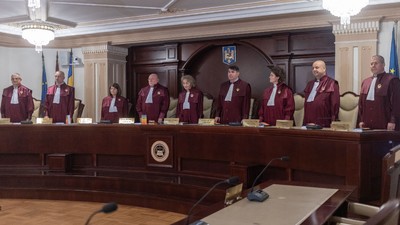 Judecătorii CCR primesc spor de supărare de 2.300 de euro, pe lângă salariul de aproape 10.000 de euro