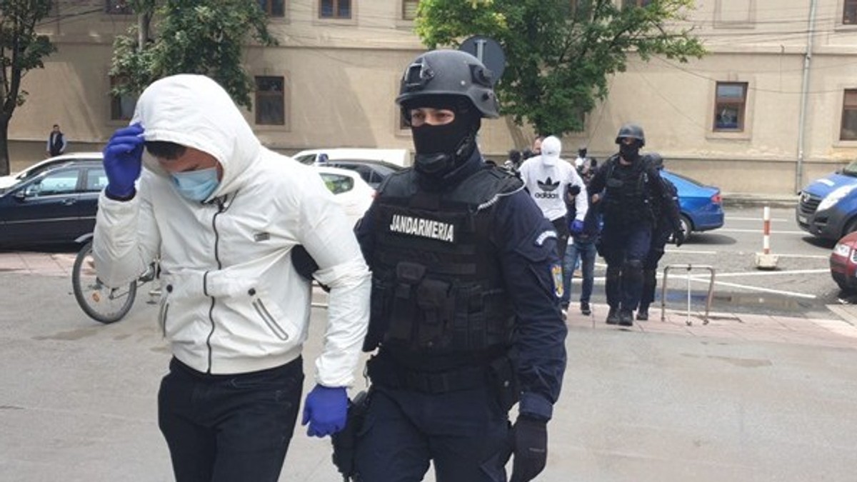 O rețea de falsificatori de valută a fost destructurată de DIICOT Timișoara