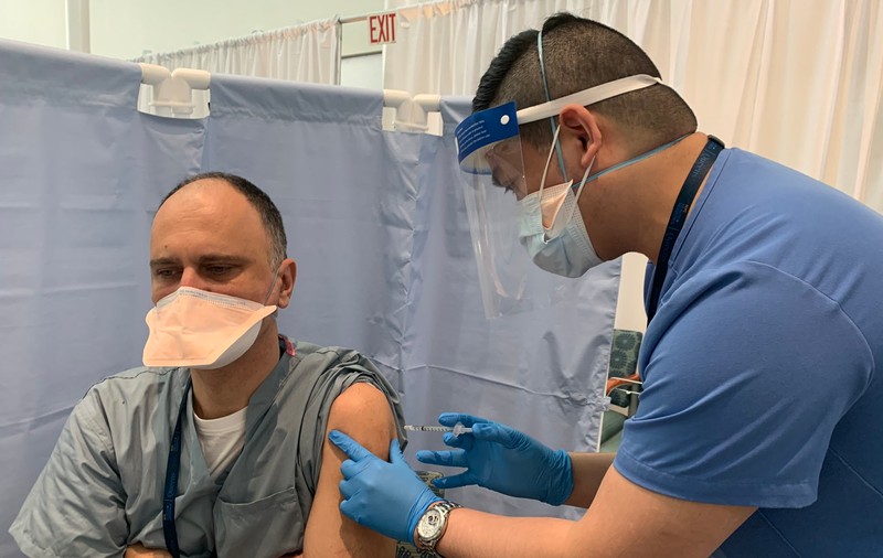 Doctor american de origine română, după ce s-a vaccinat împotriva COVID-19: ”Nu am niciun fel de efecte secundare”