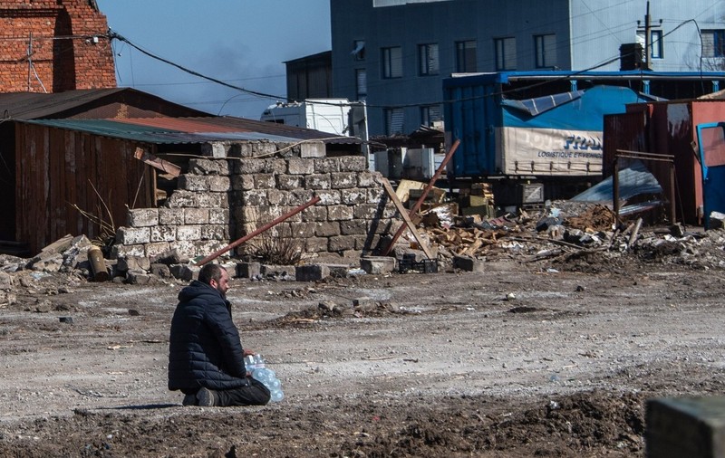 Strigăt disperat din Mariupolul distrus de bombardamente: „Copiii mor de foame și de sete”