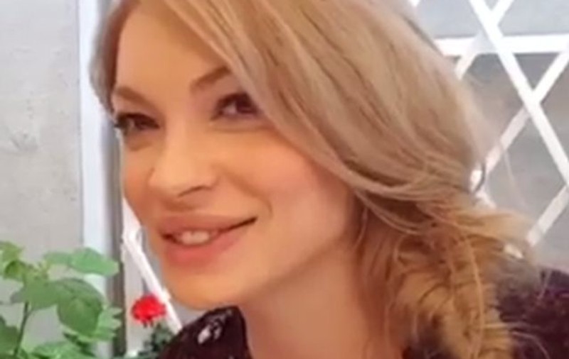 Valentina Pelinel, primul pictorial cu fiul său, Milan Cristian. Cum reacționează puștiul când vorbește la telefon cu Cristi Borcea