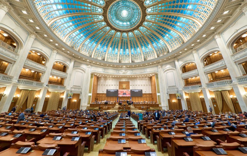 Cel puțin 10 foști parlamentari POT anunță că nu vor vota moțiunea de cenzură împotriva Guvernului Bolojan