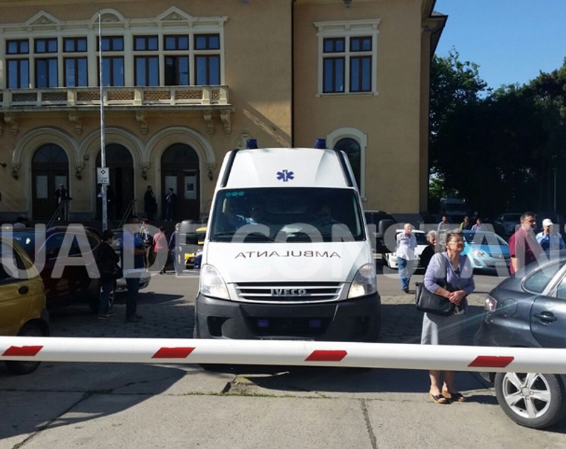 Nicuşor Constantinescu, adus cu ambulanța la Palatul de Justiţie din Constanţa ! I s-a făcut rău în timpul audierilor și a fost dus, de urgență, la spital