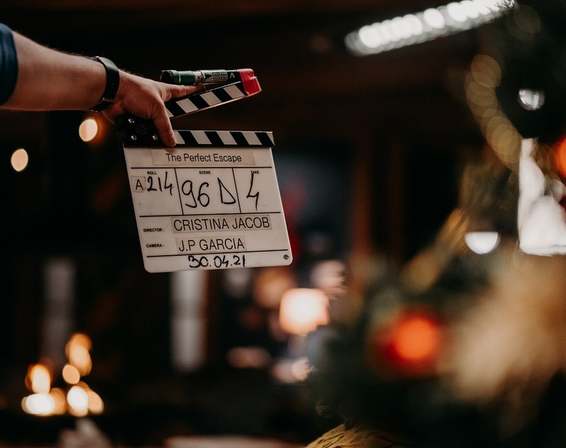 Interviu cu Cristina Jacob, regizoarea „The Perfect Escape”, care apare azi la cinema: „Dan Chișu a avut ideea inițială a acestui film și prima versiune de scenariu”