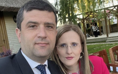 Funcția deținută de soția lui Radu Miruță, în centrul unei dispute politice. Radu Miruță a răbufnnit imediat după un atac la adresa femeii „E nedrept față de ea să îi fie puse la îndoială calitățile profesionale. Asemenea mizerii..."