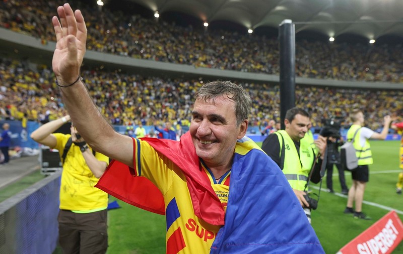 Gică Hagi, mesaj viral după meciul de adio al Generaţiei de Aur: „Alături de colegii cu care am trăit cele mai mari bucurii la echipa națională!”