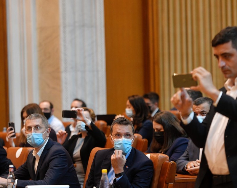 Cîțu: Vreau să văd că autoritățile îi amendează pe parlamentarii AUR care nu au purtat mască în Parlament