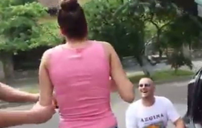 Viitoarea mireasă a fost la un pas de infarct. Cum şi-a cerut un tânăr din Braşov iubita în căsătorie | VIDEO
