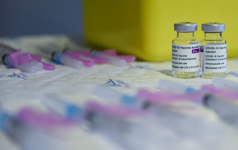 Agenția Europeană pentru Medicamente: „Vaccinul AstraZeneca este sigur și eficient, dar nu putem exclude definitiv o legătură între vaccinare și apariția cheagurilor de sânge”