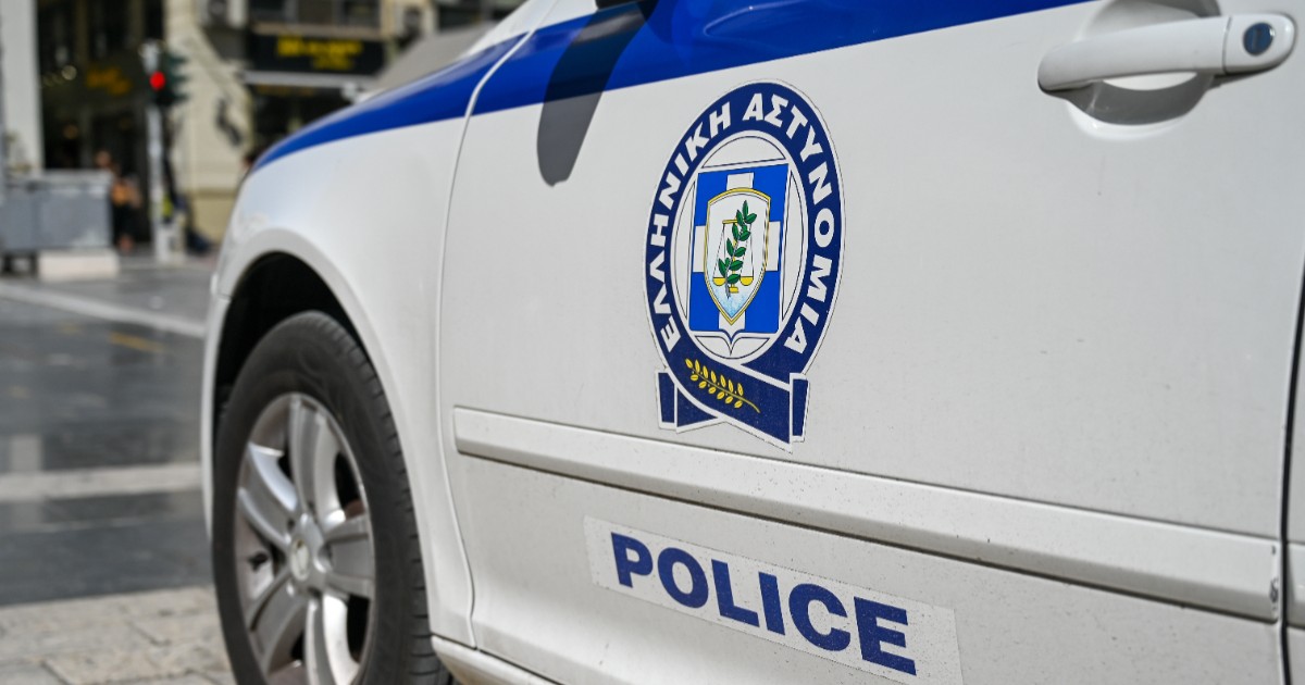 O mașină de poliție din Grecia parcată.