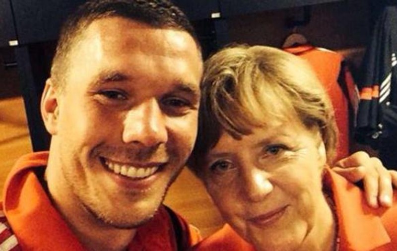 Lukas Podolski, selfie lângă Angela Merkel