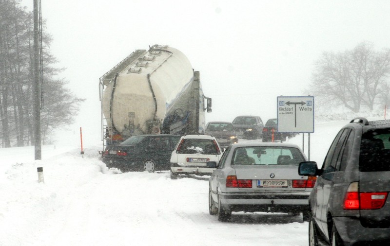 COD GALBEN de ninsori. ANM: Situaţia meteo rămâne complicată, cu vânt şi polei