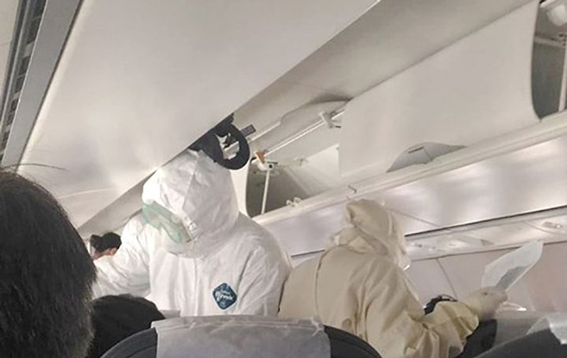 FOTO | Focar de ciumă bubonică: Pasagerii unui avion sunt în carantină după ce o femeie însărcinată și soțul ei au murit din cauza bolii