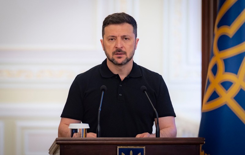 Zelenski, în cea mai grea perioadă a mandatului: UE reacționează, frontul suferă, soldații lipsesc. Va rezista el?