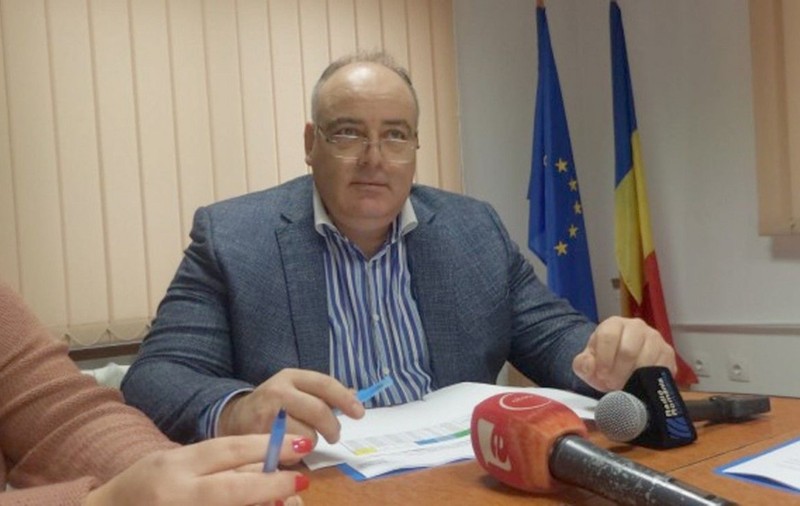 După ce a dat 20.000 de euro mită adjunctului ASSMB ca să-și asigure postul, managerul de la Colentina și-a luat gadgeturi de 8.000 de euro pe banii spitalului, acuză DNA