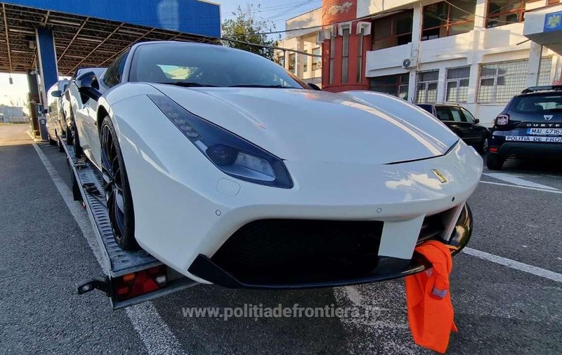 Mașini de lux, de peste 250.000 de euro, căutate internațional, confiscate de polițiștii de frontieră din Iași și Oradea. Ce nereguli au mai descoperit