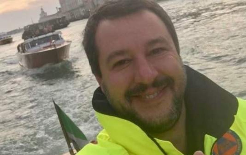 Gestul unui ministru italian care a vizitat zonele afectate de inundații a revoltat pe toată lumea: "E o tragedie, nu o excursie"