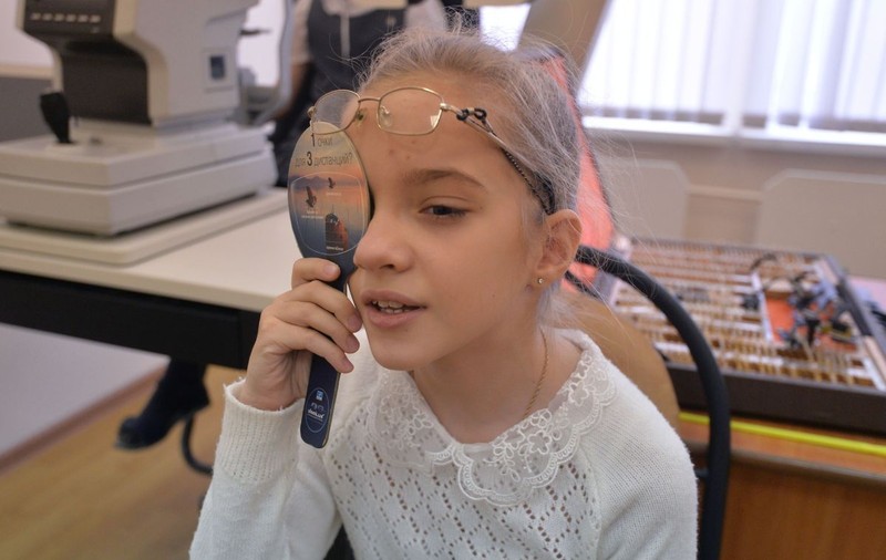 Unu din trei copii suferă de miopie, dar România nu are medici oftalmopediatri. Semnalul de alarmă tras de Infosan