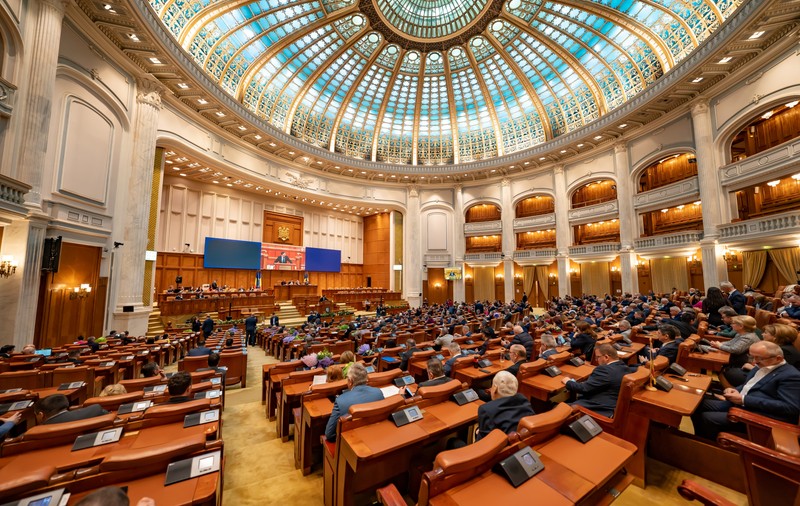 Cum arată legile educației înainte de votul deputaților: exmatricularea și admiterea la liceu, reintroduse. Bisericile au primit Bac-ul la religie și eliminarea „promovării diversității”