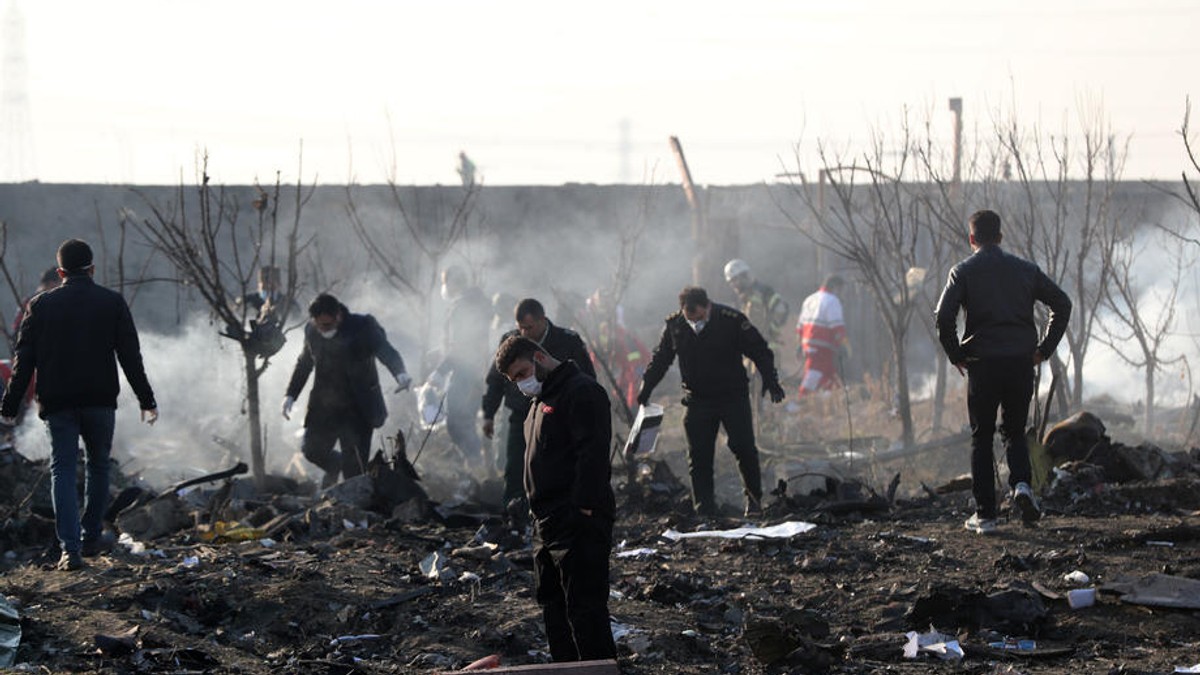 Avionul s-a prăbuşit la aproximativ 45 de kilometri de aeroportul din Teheran FOTO: EPA