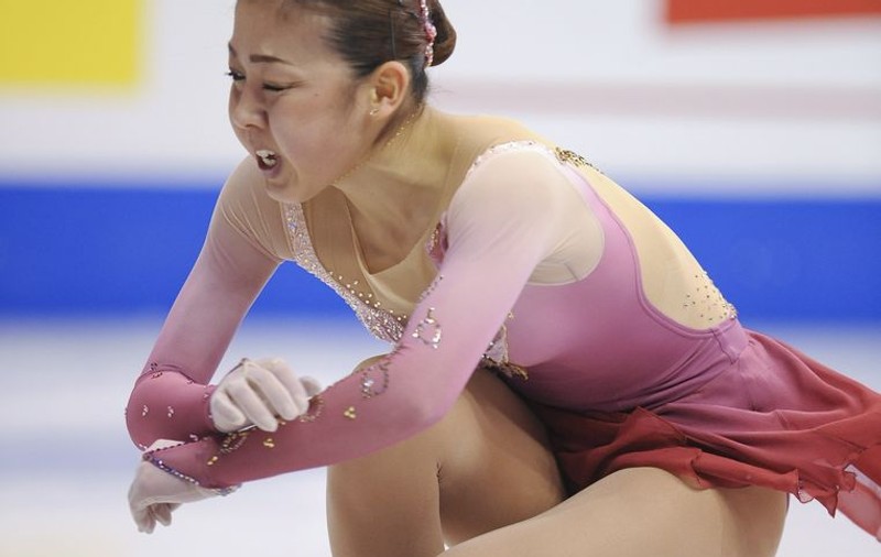 A concurat la Mondialele de patinaj cu o coastă fracturată